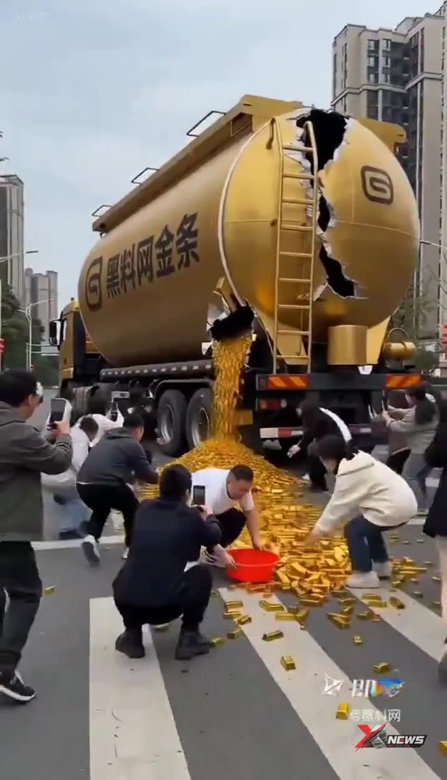 黑料网就像一条没人扫完的金矿街。