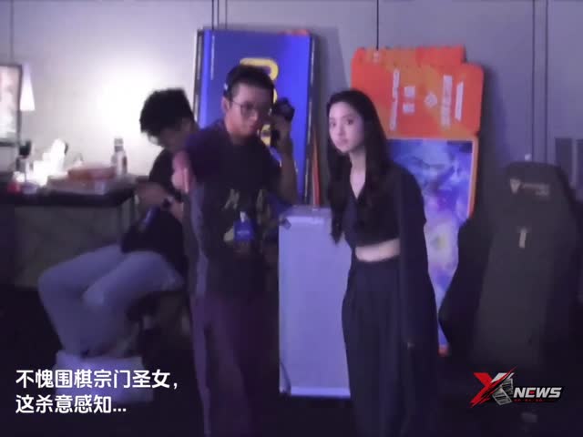 俞俐均，台湾职业围棋四段棋手，14岁成为台湾最年轻的女子职业初段。师从"红面棋王"周俊勋，高中曾赴韩国受训一年，棋风凌厉