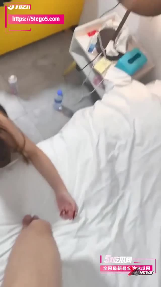 鱼哥约操眼镜妹，全程露脸主动撸屌，第一视角刺激无比